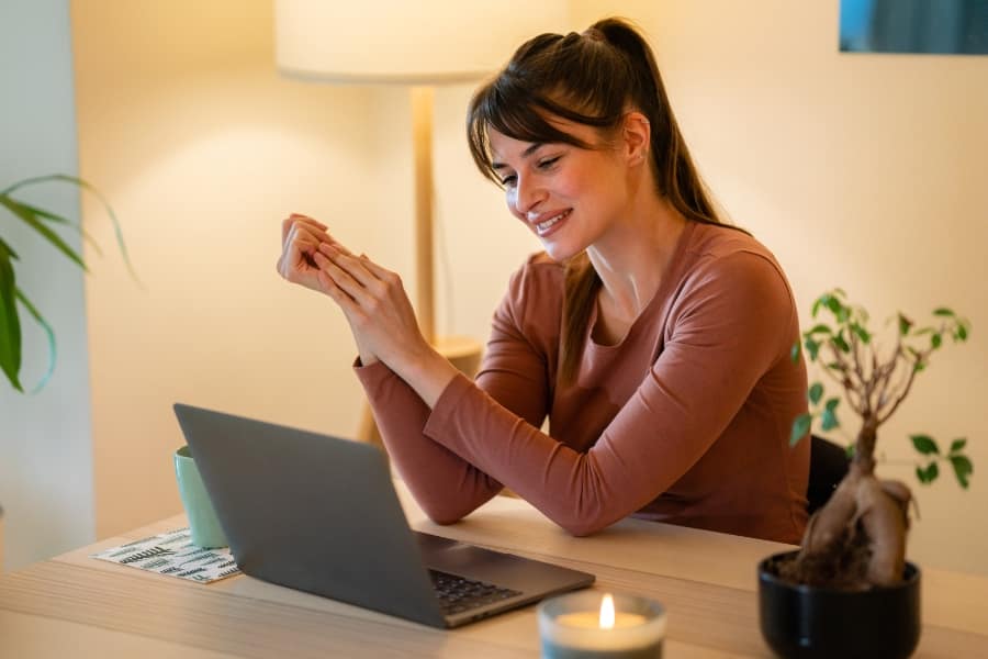 woman on laptop